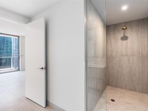 77 SE 5th ST 3013, Miami FL 33131