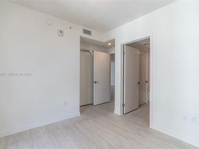 77 SE 5th ST 3013, Miami FL 33131