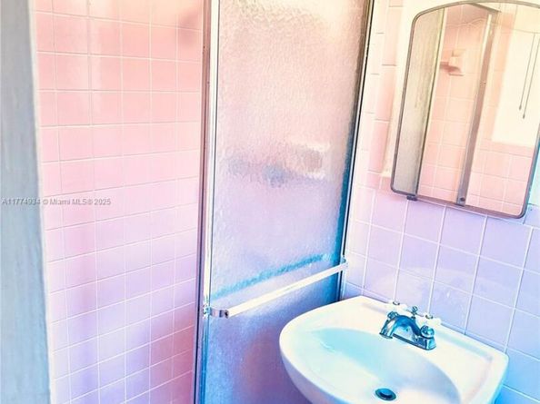3324 SW 20th St, Miami FL 33145