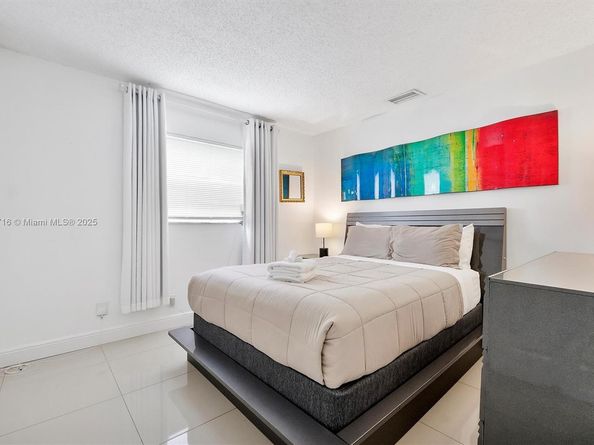 5800 NE 18th Ave, Fort Lauderdale FL 33334