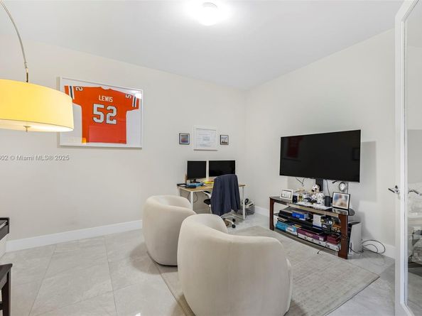 718 Valencia Ave 206, Coral Gables FL 33134