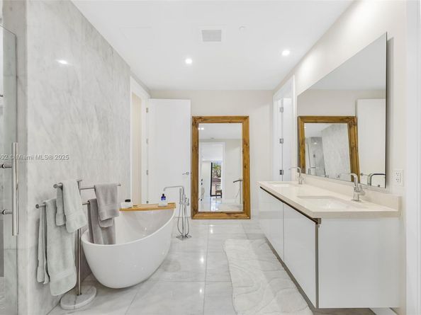 718 Valencia Ave 206, Coral Gables FL 33134