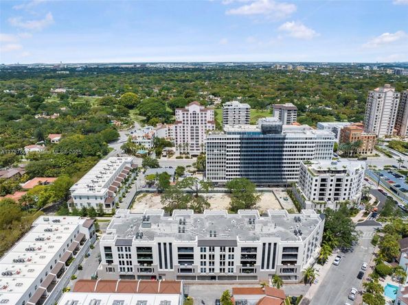 718 Valencia Ave 206, Coral Gables FL 33134
