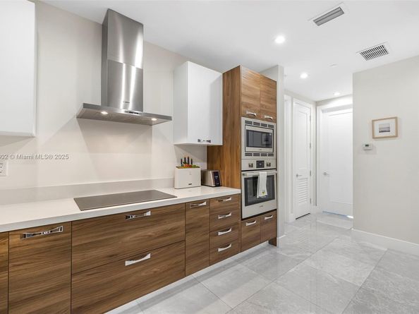 718 Valencia Ave 206, Coral Gables FL 33134