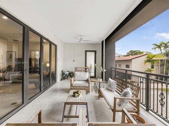 718 Valencia Ave 206, Coral Gables FL 33134