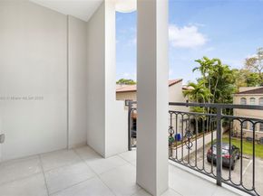 718 Valencia Ave 206, Coral Gables FL 33134
