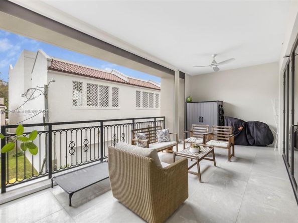 718 Valencia Ave 206, Coral Gables FL 33134