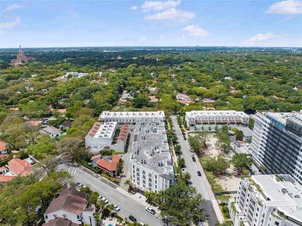 718 Valencia Ave 206, Coral Gables FL 33134
