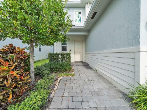 1101 Azul Ct, Deerfield Beach FL 33064