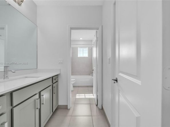 1101 Azul Ct, Deerfield Beach FL 33064