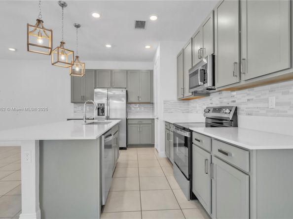 1101 Azul Ct, Deerfield Beach FL 33064