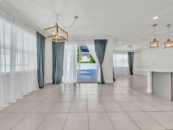 1101 Azul Ct, Deerfield Beach FL 33064