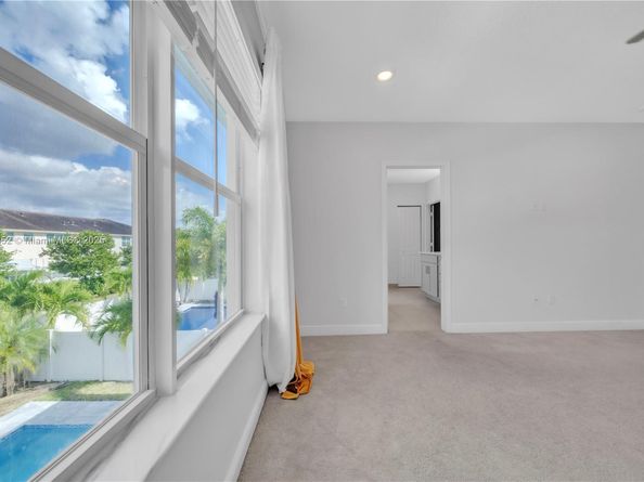 1101 Azul Ct, Deerfield Beach FL 33064