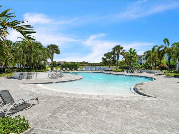 1101 Azul Ct, Deerfield Beach FL 33064