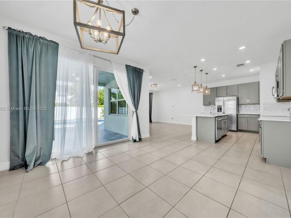 1101 Azul Ct, Deerfield Beach FL 33064