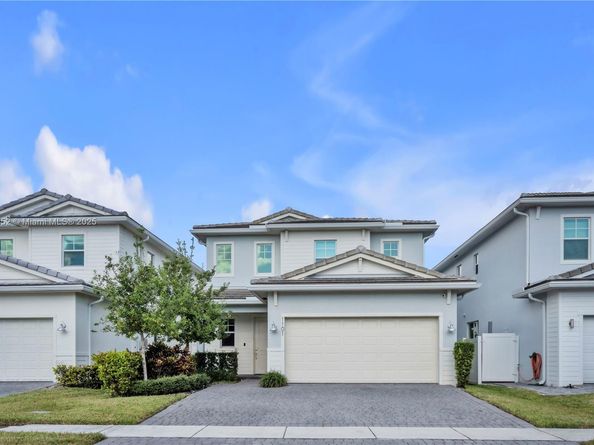 1101 Azul Ct, Deerfield Beach FL 33064