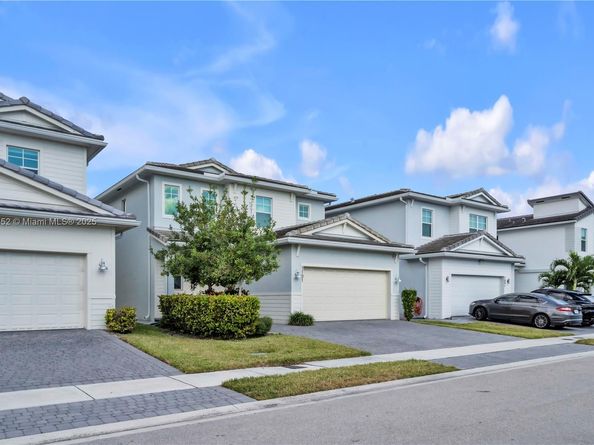 1101 Azul Ct, Deerfield Beach FL 33064