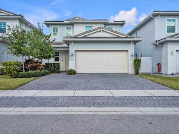 1101 Azul Ct, Deerfield Beach FL 33064