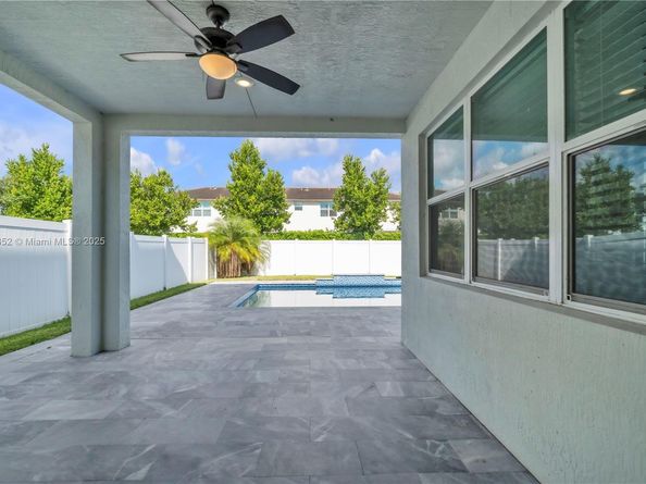 1101 Azul Ct, Deerfield Beach FL 33064
