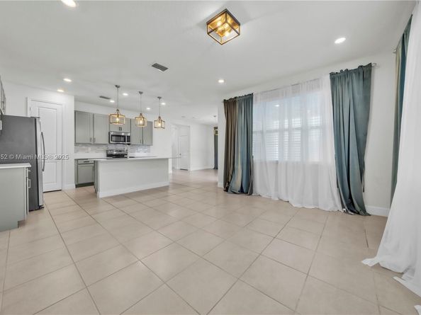 1101 Azul Ct, Deerfield Beach FL 33064