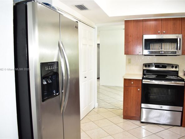 7070 NW 21st St, Sunrise FL 33313