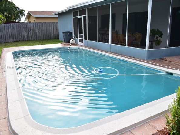 7070 NW 21st St, Sunrise FL 33313