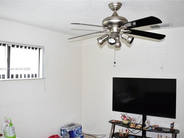 7070 NW 21st St, Sunrise FL 33313