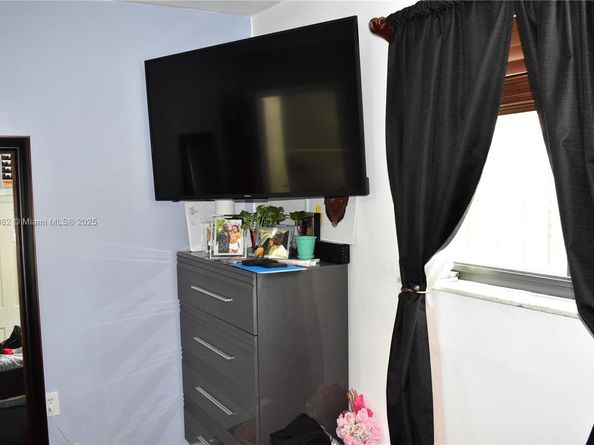 7070 NW 21st St, Sunrise FL 33313