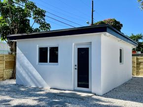 542 E 20th St, Hialeah FL 33013