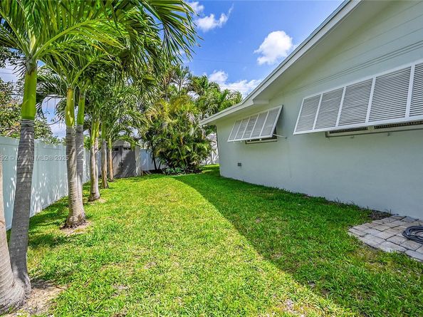 2133 NE 63rd Ct, Fort Lauderdale FL 33308