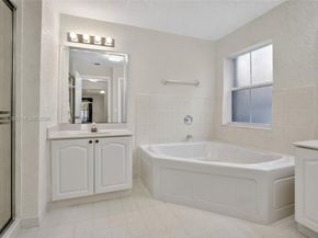 14125 S Cypress Cove Cir, Davie FL 33325