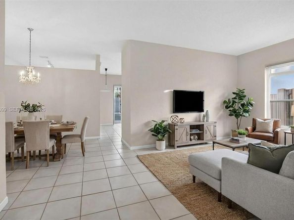 14125 S Cypress Cove Cir, Davie FL 33325