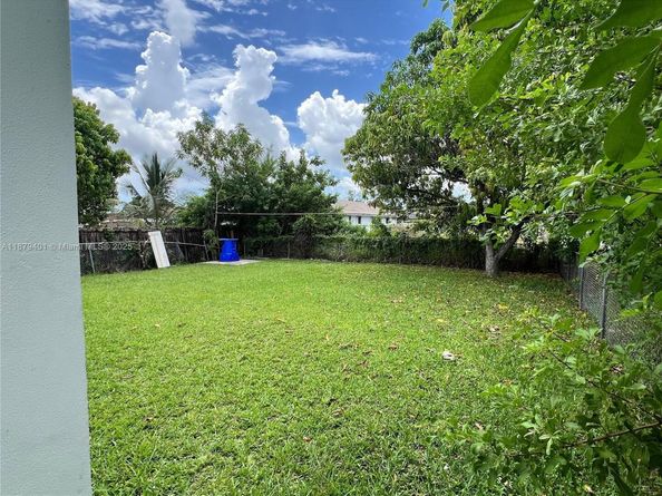 5724 SW 18th St, West Park FL 33023