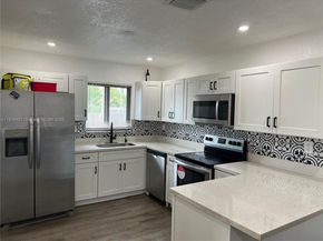 5724 SW 18th St, West Park FL 33023