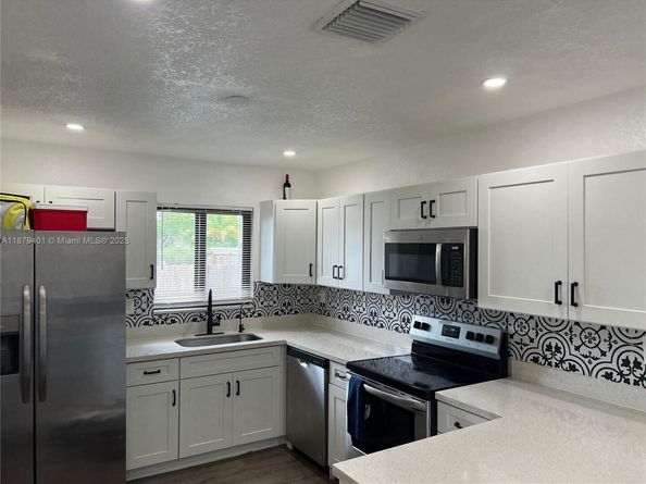 5724 SW 18th St, West Park FL 33023