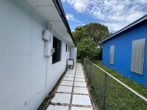 5724 SW 18th St, West Park FL 33023