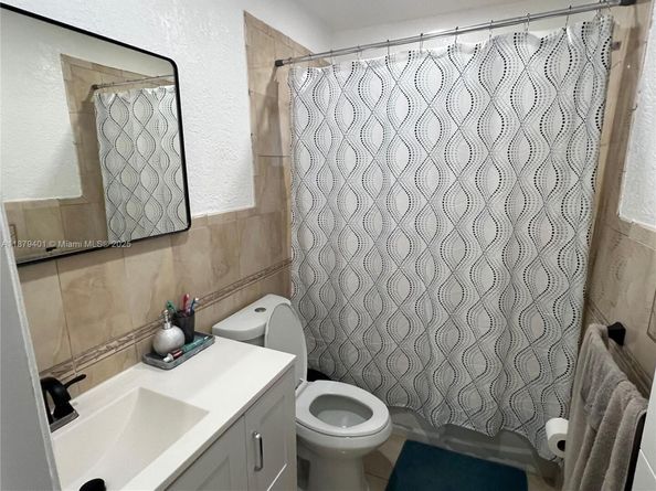 5724 SW 18th St, West Park FL 33023