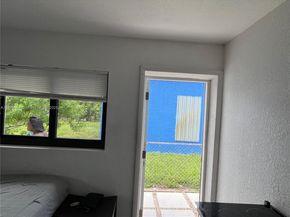 5724 SW 18th St, West Park FL 33023