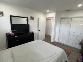 5724 SW 18th St, West Park FL 33023