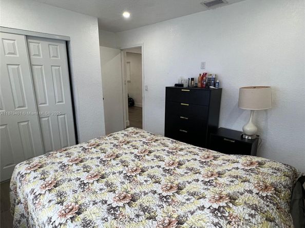 5724 SW 18th St, West Park FL 33023