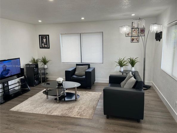 5724 SW 18th St, West Park FL 33023