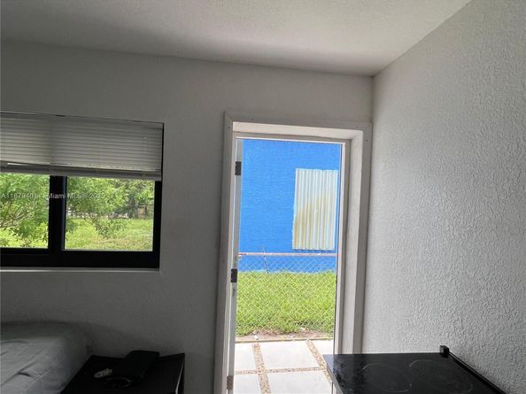 5724 SW 18th St, West Park FL 33023