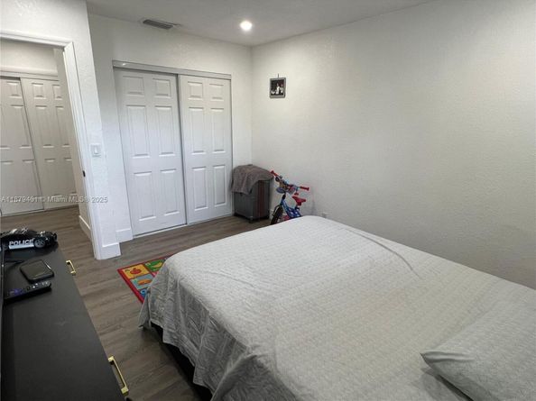 5724 SW 18th St, West Park FL 33023