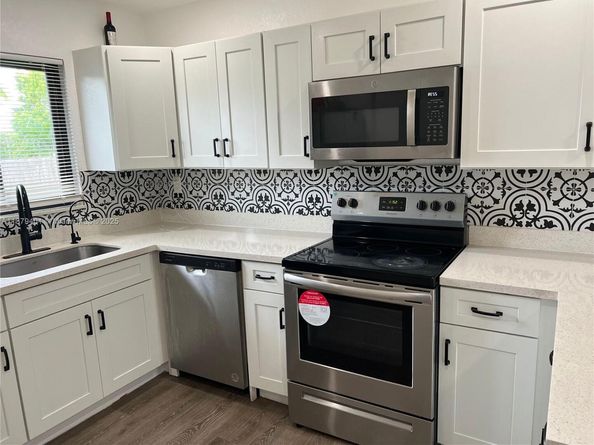 5724 SW 18th St, West Park FL 33023
