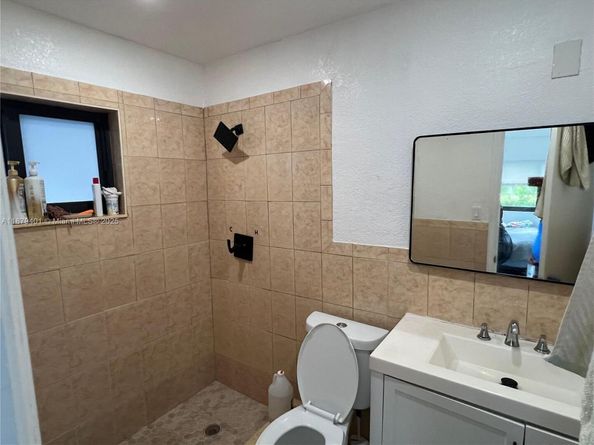 5724 SW 18th St, West Park FL 33023