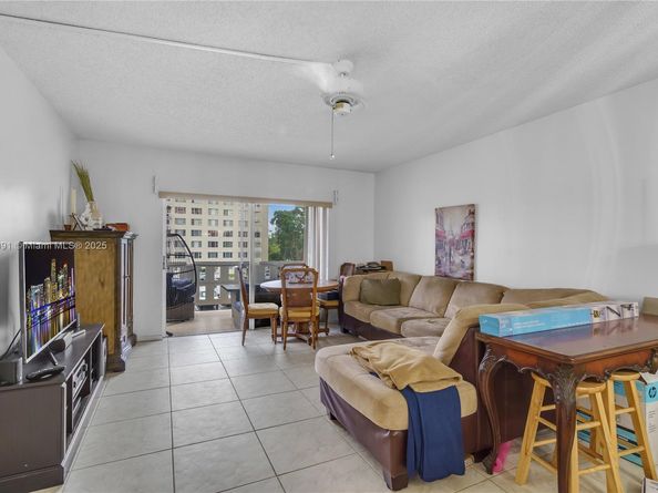 4350 Hillcrest Dr 314, Hollywood FL 33021