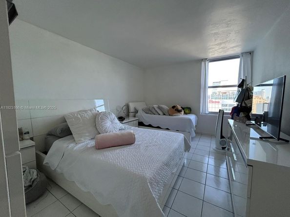 2899 Collins Ave 1717, Miami Beach FL 33140
