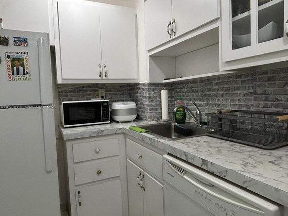 2899 Collins Ave 1717, Miami Beach FL 33140
