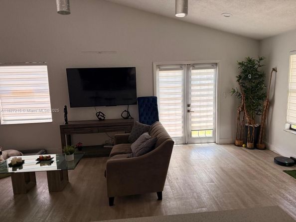 763 S Wind Cir, Sunrise FL 33326