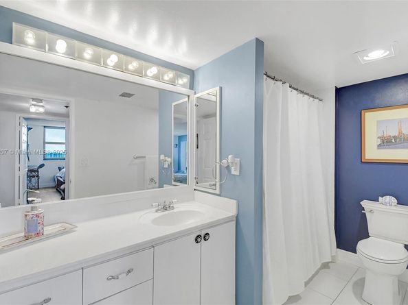 210 174th St 2212, Sunny Isles Beach FL 33160